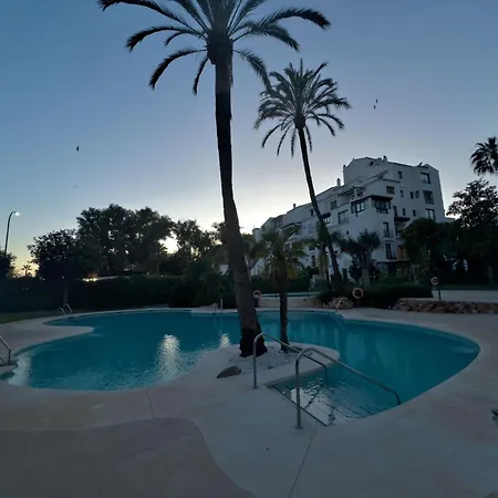 Puerto Banus - Pools & Walk 마르베야